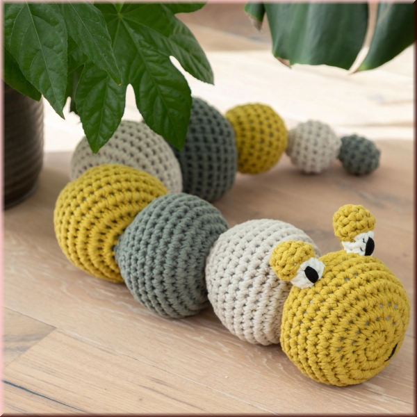 Amigurumi Caterpillar Lola Ribbon XL